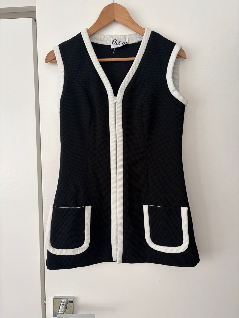 Vintage Black and White Sleeveless Zip Front Dress